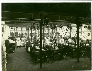 Hilandería en Leas, cobertizo de peinado, 1923
